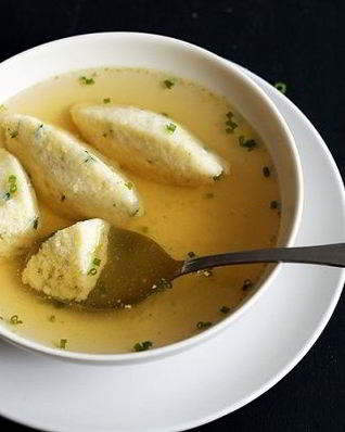 Бульон с клецками