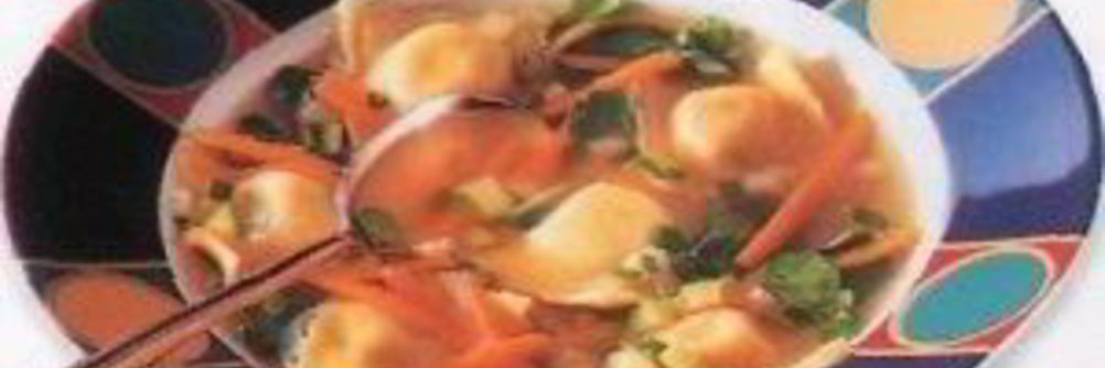 Бульон с овощами и равиоли