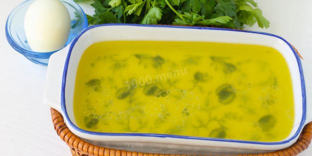 бульон с яйцом