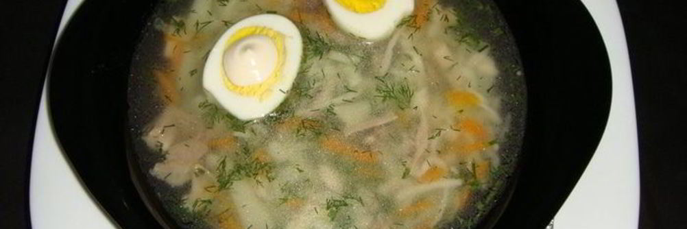 Домашняя лапша на курином бульоне