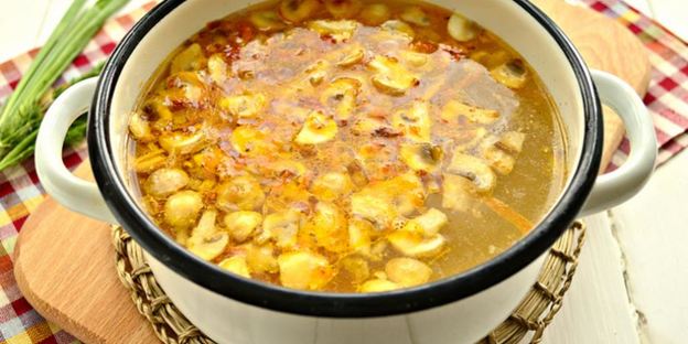 грибной суп-лапша на курином бульоне