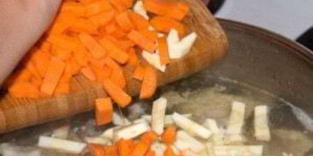 картофельный суп на курином бульоне