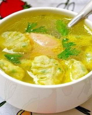 Клецки из шпината с куриным бульоном