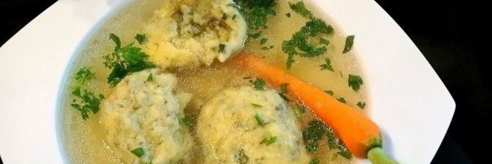 Куриный бульон с клецками