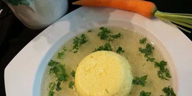 куриный бульон с клецками