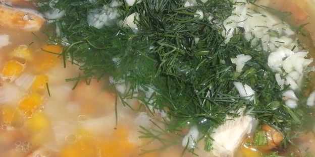 лисички с курицей в бульоне