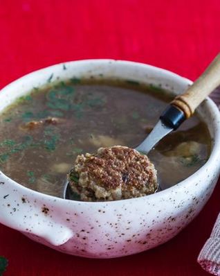 Мясной бульон с белыми грибами и фрикадельками из индейки