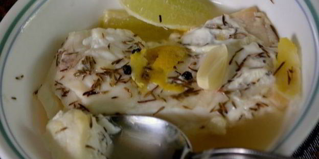 палтус в лимонно-тимьянном бульоне