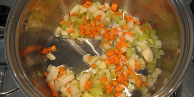 равиоли с лангустинами и цукини в густом бульоне