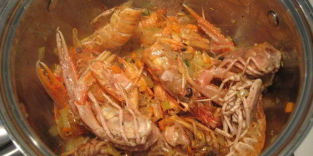 равиоли с лангустинами и цукини в густом бульоне