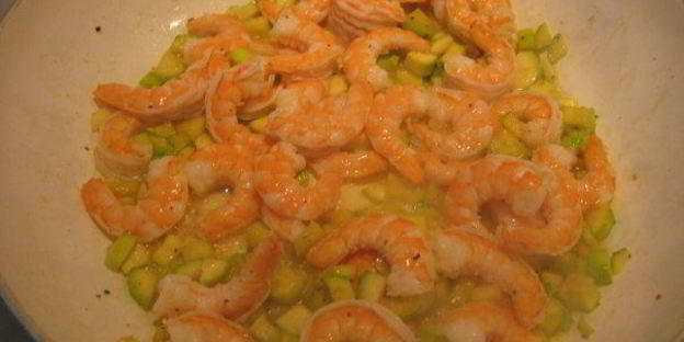 равиоли с лангустинами и цукини в густом бульоне