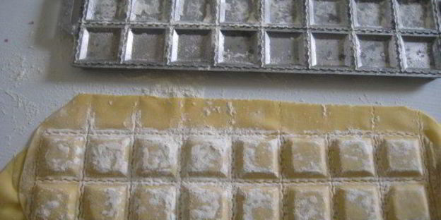 равиоли с лангустинами и цукини в густом бульоне