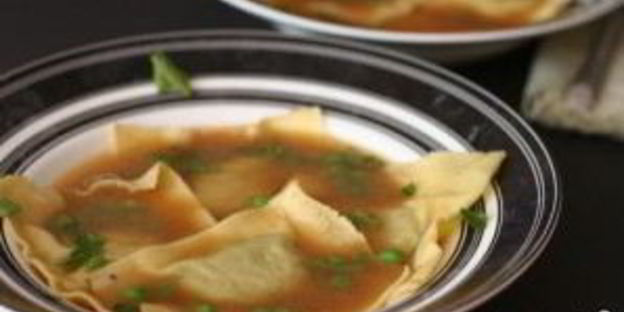 равиоли с зеленым горошком в лимонном бульоне