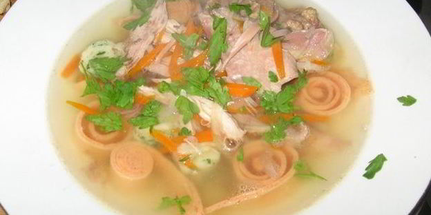 суп панадель — бульон с блинчиками