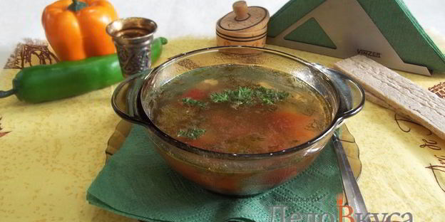 суп с фрикадельками и яйцом на мясном бульоне