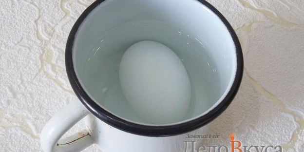 суп с фрикадельками и яйцом на мясном бульоне