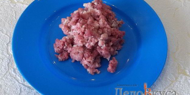 суп с фрикадельками и яйцом на мясном бульоне