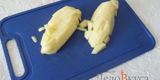 суп с фрикадельками и яйцом на мясном бульоне