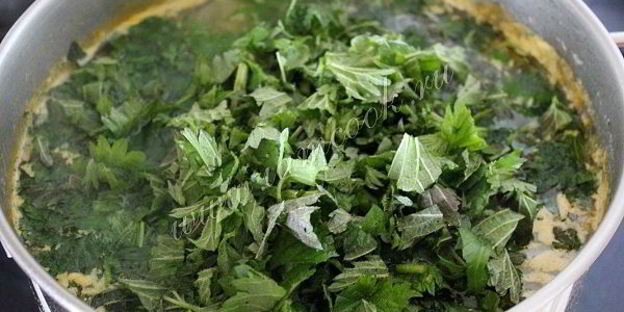 суп с крапивой на курином бульоне