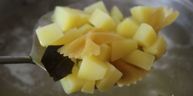 суп с шампиньонами и фарфалле на курином бульоне