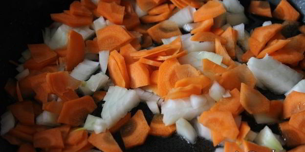 суп с шампиньонами и фарфалле на курином бульоне