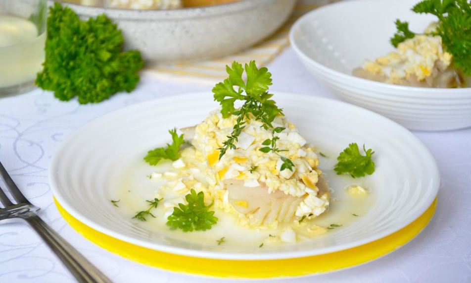 Рецепт трески по-польски на рыбном бульоне с корнем сельдерея