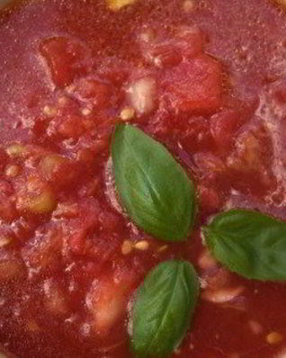 Арбузный гаспачо с базиликом