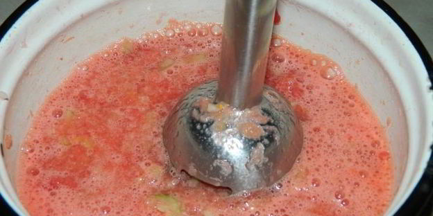 арбузный гаспачо в ледяной тарелке