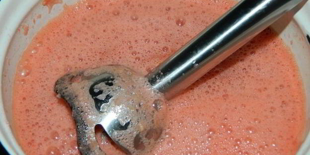 арбузный гаспачо в ледяной тарелке