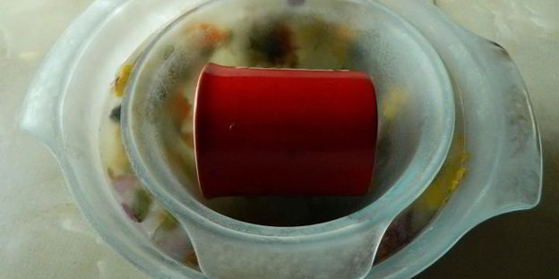 арбузный гаспачо в ледяной тарелке