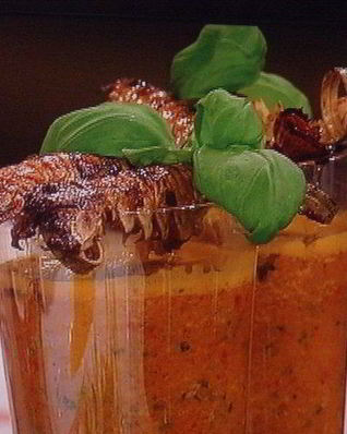 Гаспачо из паприки с пикантно замаринованной креветкой