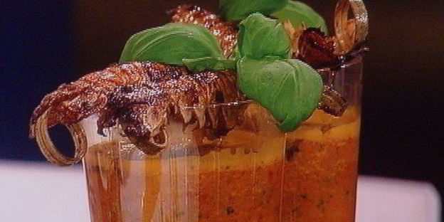 гаспачо из паприки с пикантно замаринованной креветкой