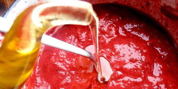 гаспачо из ревеня и вишни