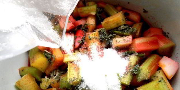 гаспачо из ревеня и вишни