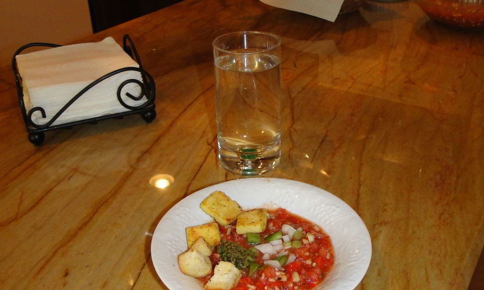 Рецепт гаспачо с чесночными гренками