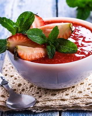 Гаспачо с клубникой