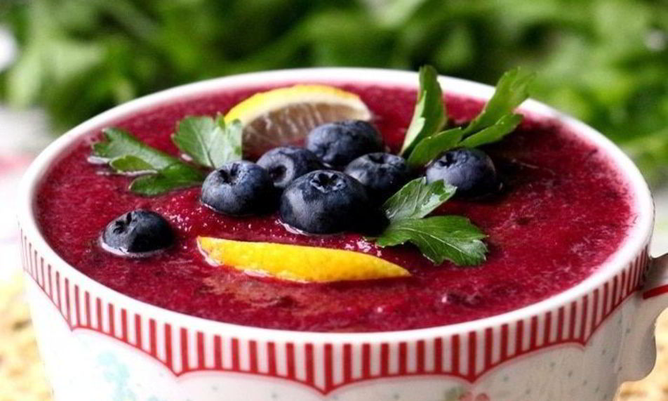 Рецепт свекольно-ягодного гаспачо