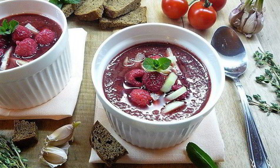 Рецепт вишнева-малинового гаспачо