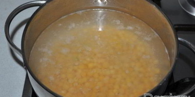 гороховый суп с колбасой