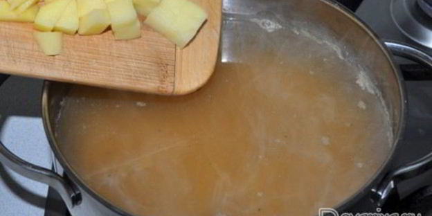 гороховый суп с колбасой