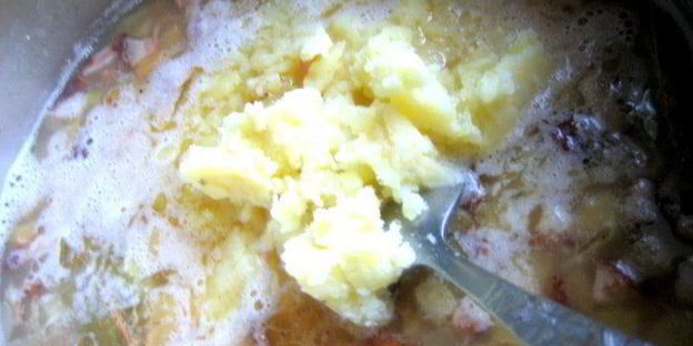 гороховый суп с копченостями и тыквой