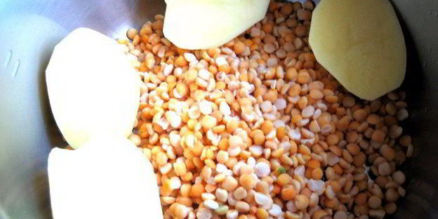 гороховый суп с копченостями и тыквой