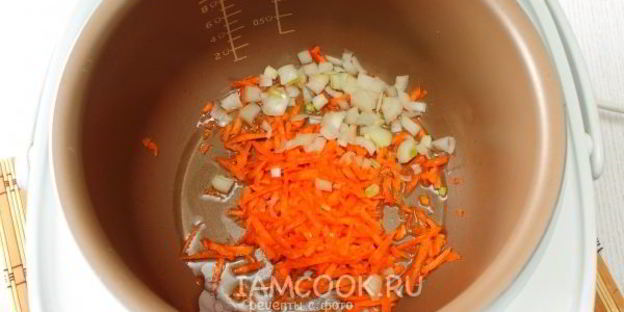 гороховый суп с копченостями в мультиварке