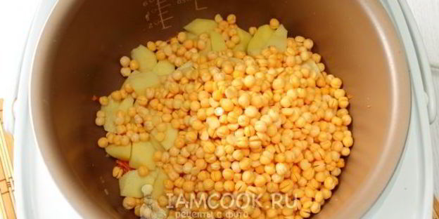 гороховый суп с копченостями в мультиварке