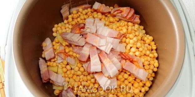 гороховый суп с копченостями в мультиварке