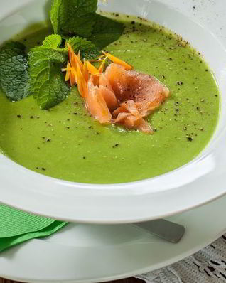 Гороховый суп с копченым лососем