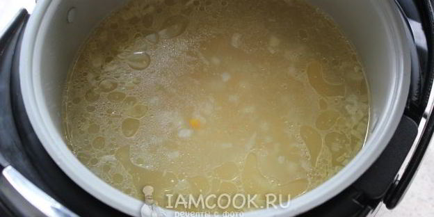 гороховый суп с копчеными ребрышками в мультиварке