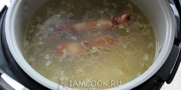 гороховый суп с копчеными ребрышками в мультиварке
