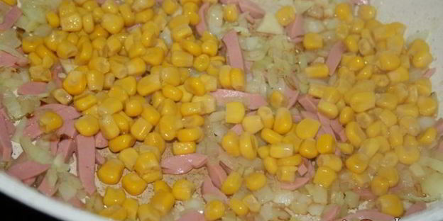 гороховый суп с сосисками и сладкой кукурузой