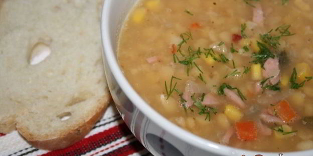 гороховый суп с сосисками и сладкой кукурузой